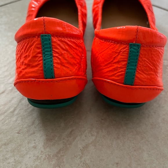 EUC- Tieks Outrageous Orange Neon Patent Leather. Size 6. - Picture 5 of 10